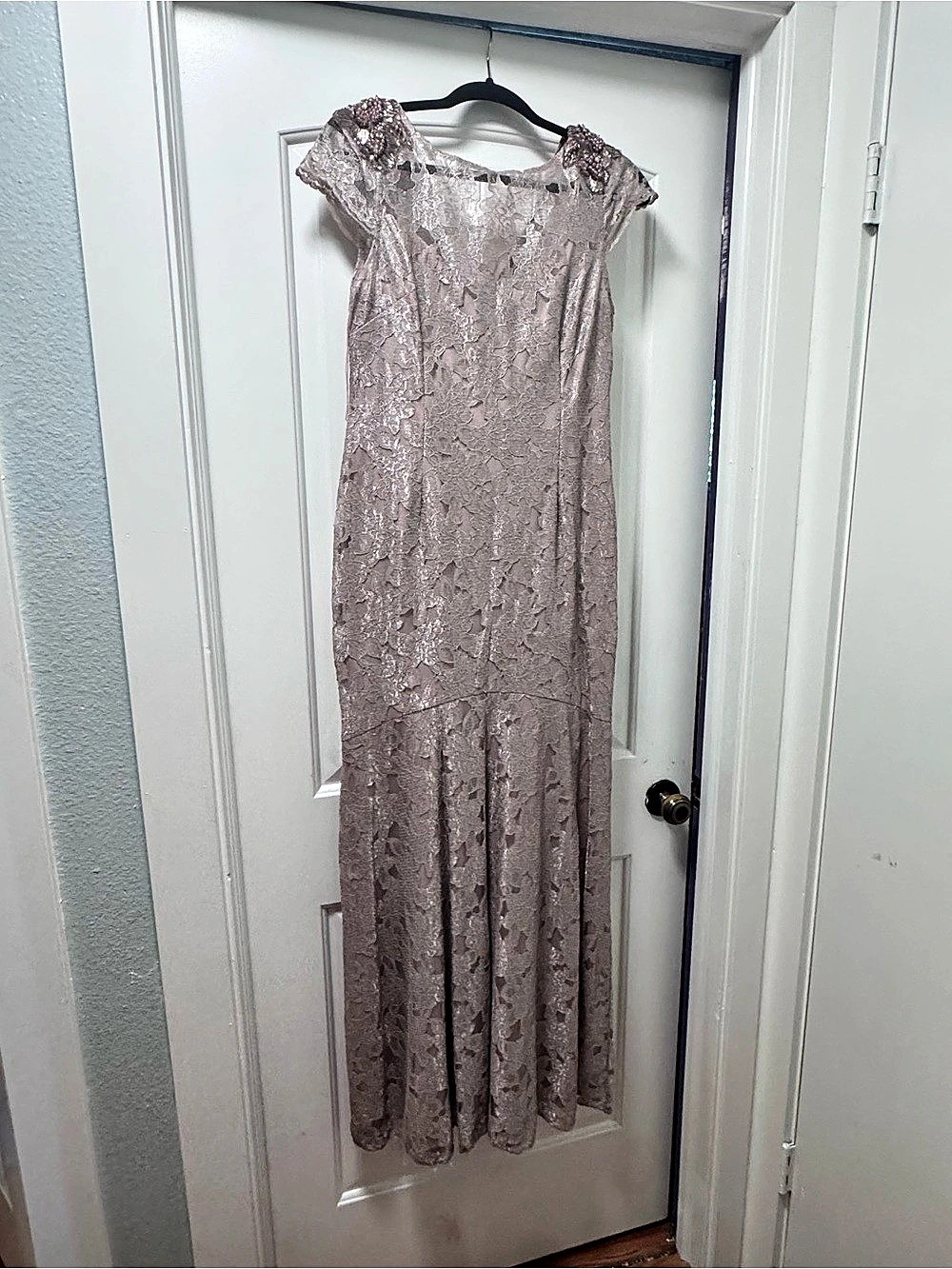 Adrianna Papell Floral Lace Maxi Dress mauve/lavender in Size Medium Like New